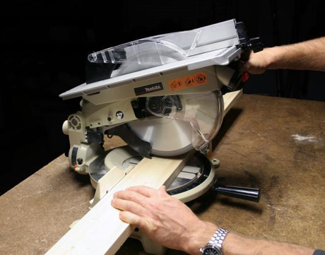 Пила торцовочная Makita  LН 1040 F